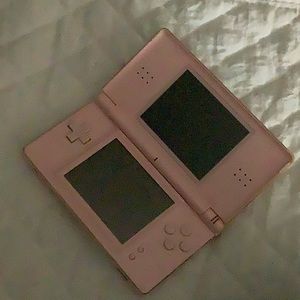 Nintendo DS lite in Pink! 2 games & case.